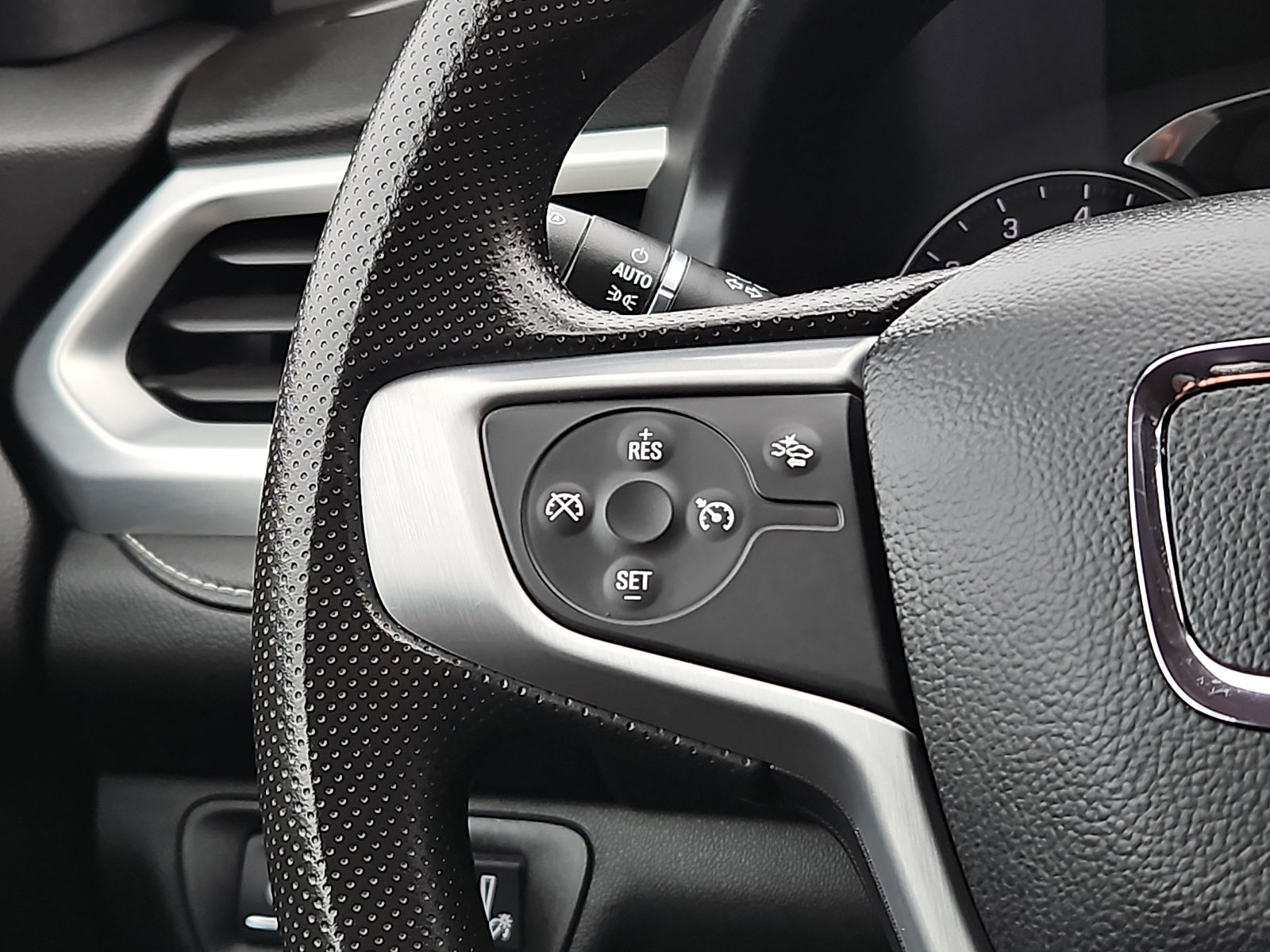 Used 2023 GMC Acadia SLE w/ Driver Convenience Package image 19