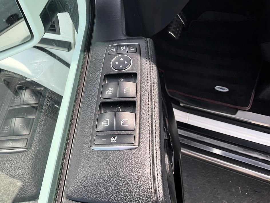 Used 2015 Mercedes-Benz G 63 AMG 4MATIC image 13