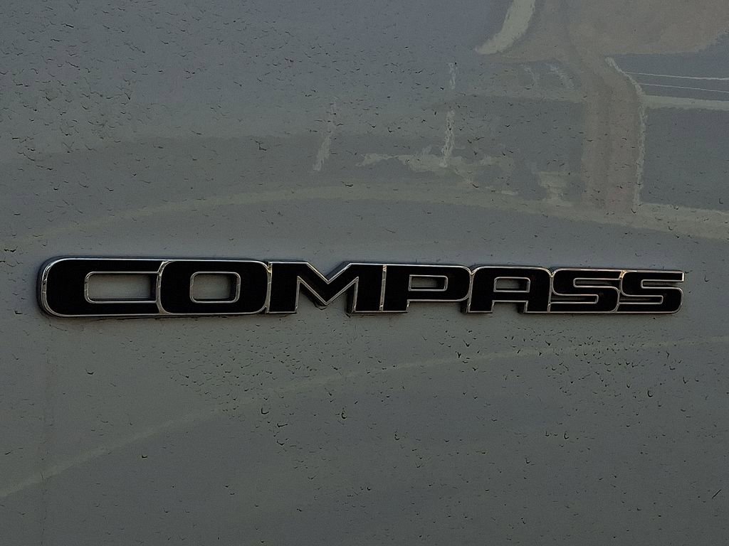 Used 2024 Jeep Compass Latitude image 30