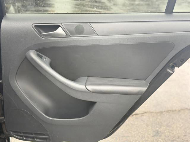 Used 2012 Volkswagen Jetta SE FWD image 22