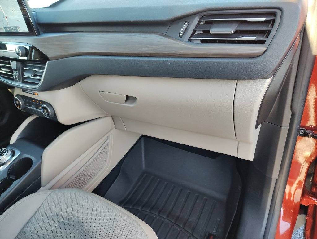 Used 2020 Ford Escape Titanium AWD/4WD image 34