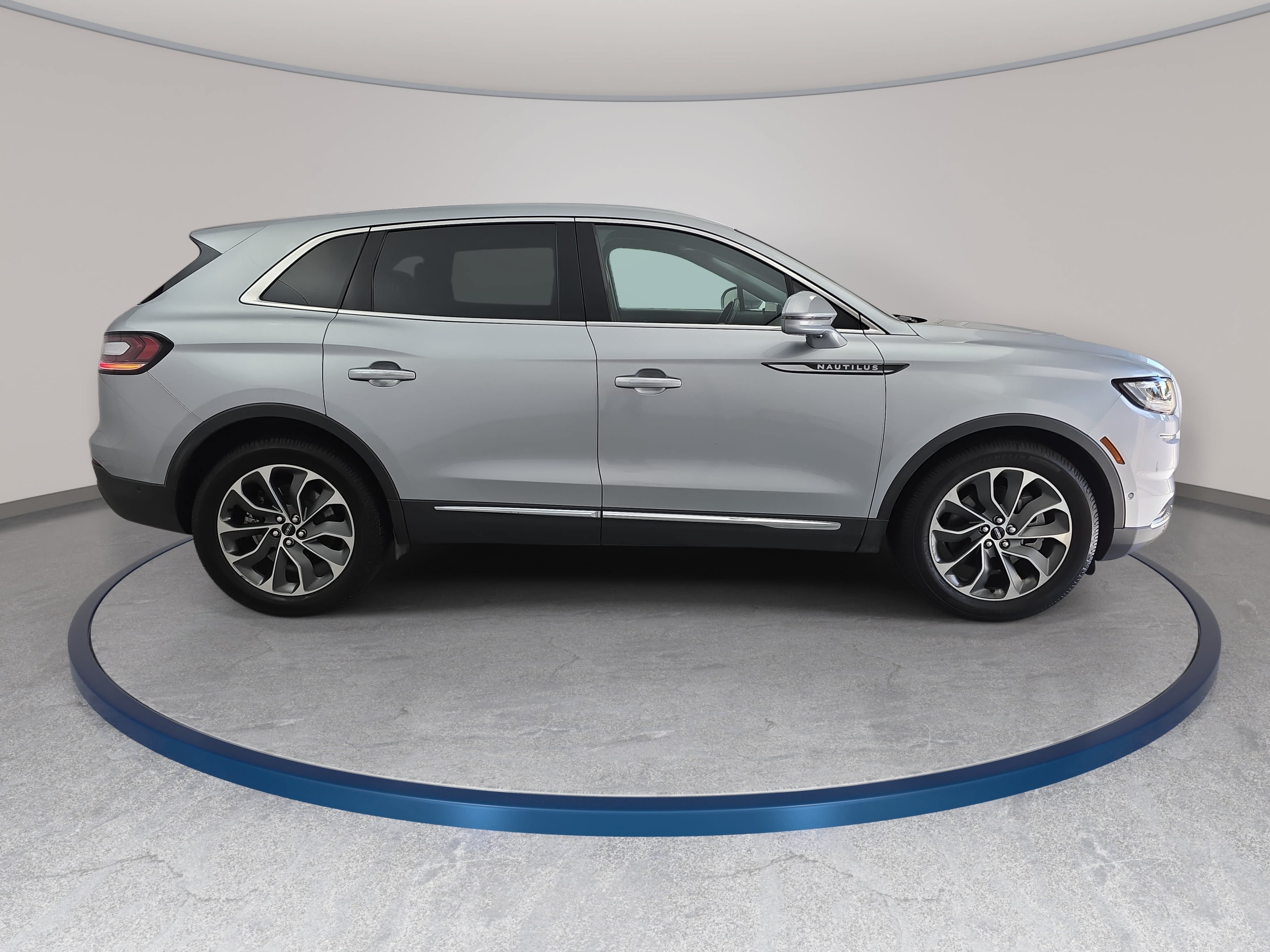 Used 2023 Lincoln Nautilus Reserve w/ Equipment Group 201A AWD/4WD image 4