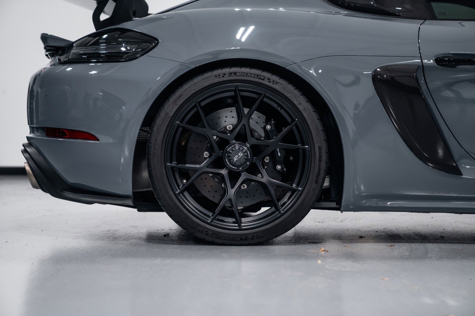 Used 2025 Porsche 718 Cayman GT4 RS image 11