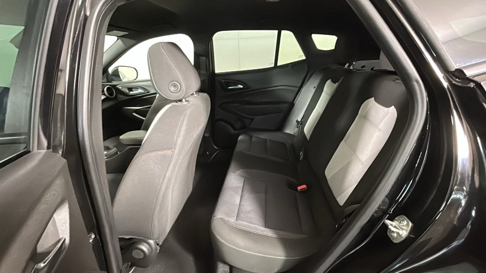 Used 2024 Chevrolet Trax RS w/ Driver Confidence Package FWD image 33