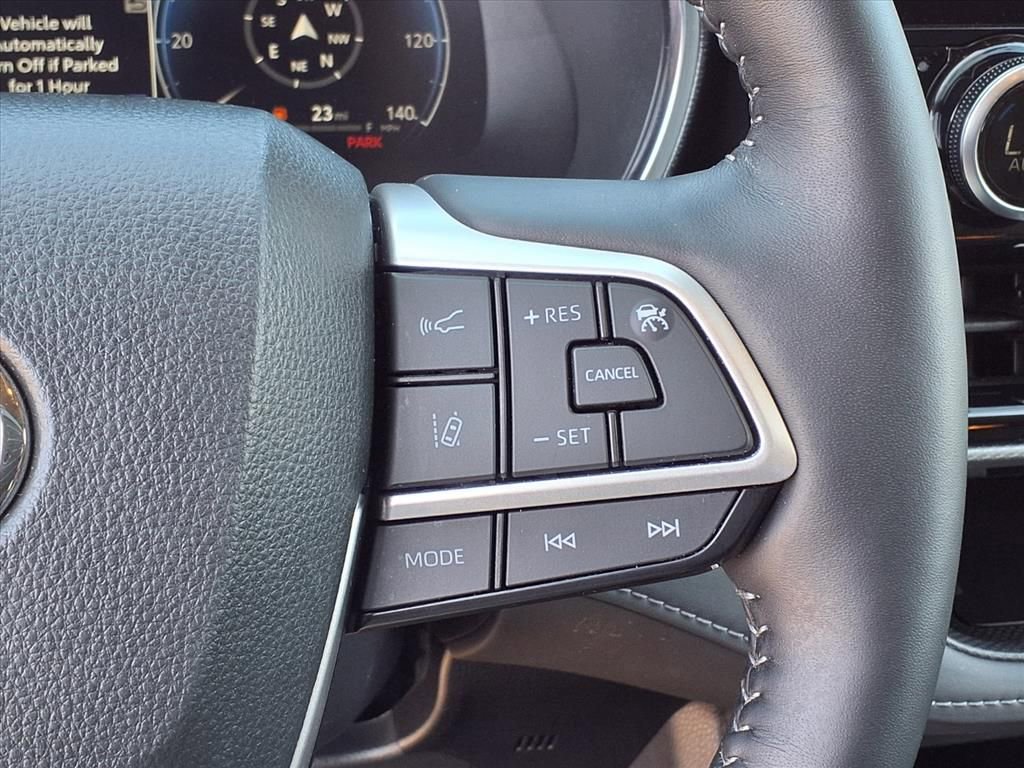 Used 2025 Toyota Highlander Platinum image 35
