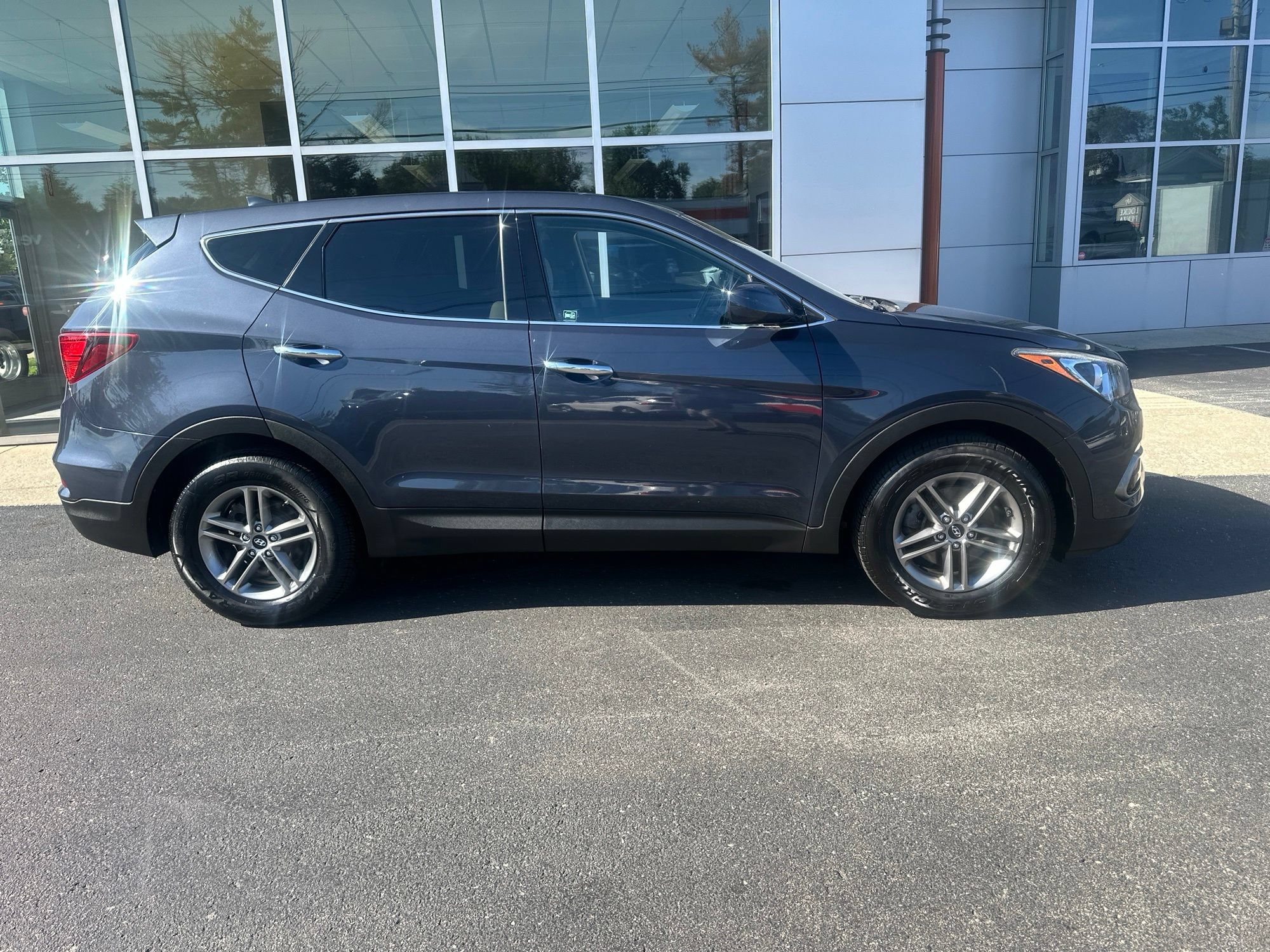 Used 2017 Hyundai Santa Fe Sport AWD/4WD image 2