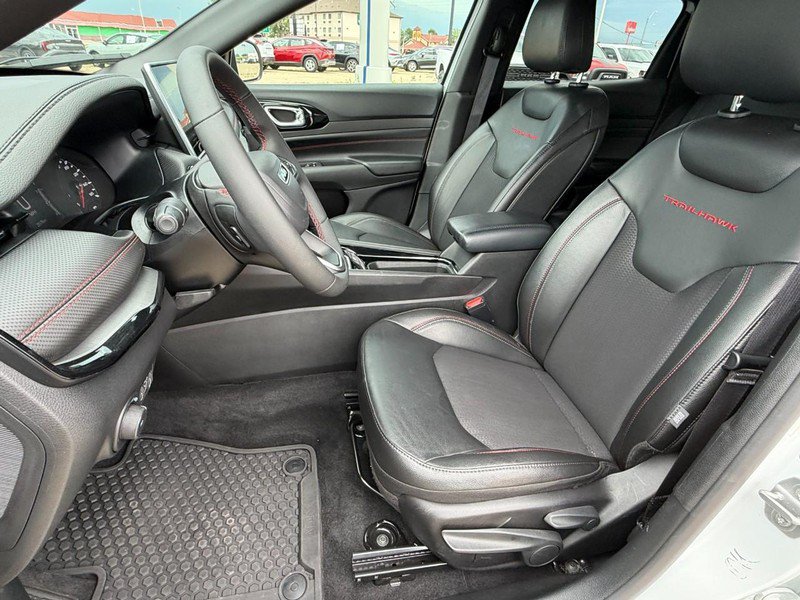 Used 2025 Jeep Compass Trailhawk AWD/4WD image 21