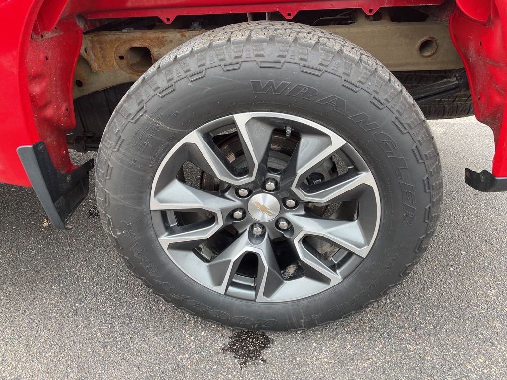 Used 2023 Chevrolet Silverado 1500 LT AWD/4WD image 4