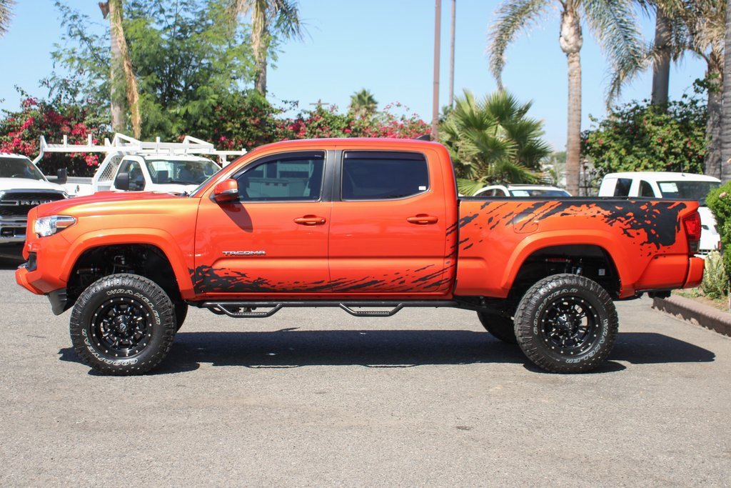 Used 2017 Toyota Tacoma TRD Sport image 5