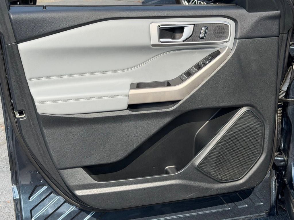 Certified 2023 Ford Explorer XLT w/ Equipment Group 202A image 19