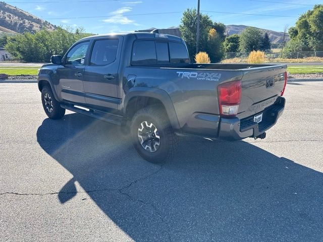 Used 2016 Toyota Tacoma TRD Off-Road AWD/4WD image 5