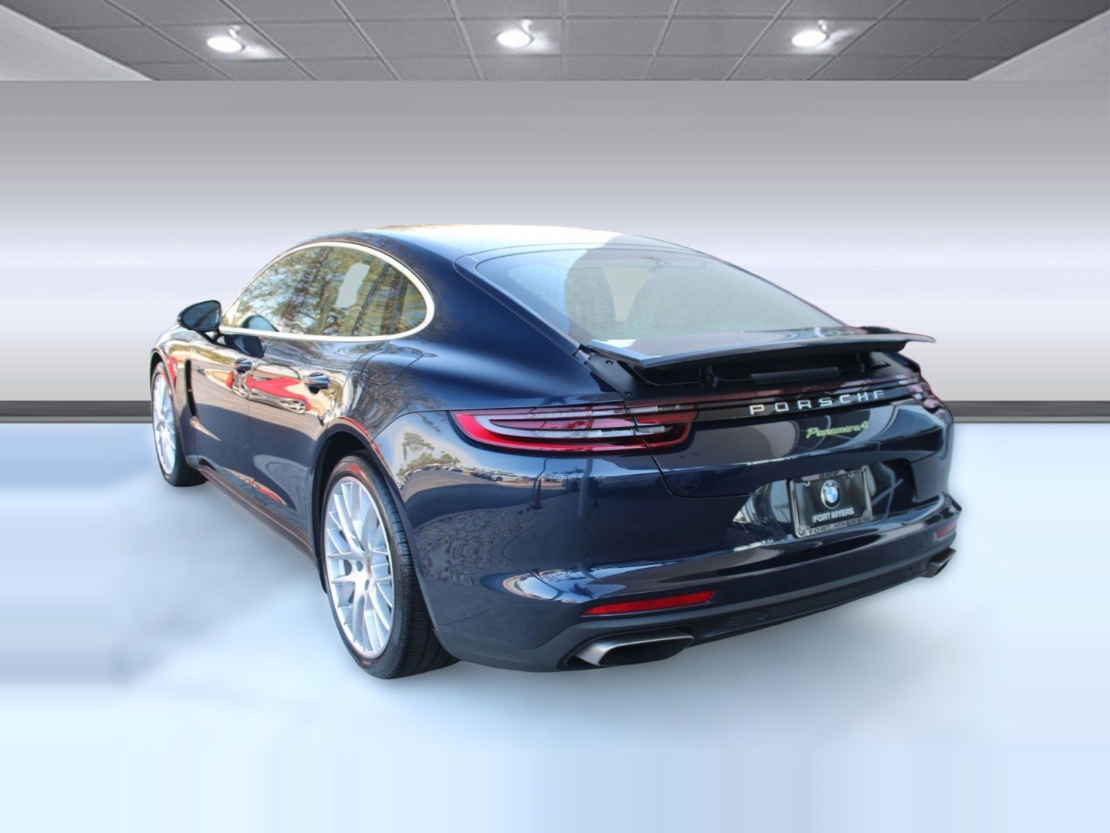 Used 2019 Porsche Panamera 4 image 3