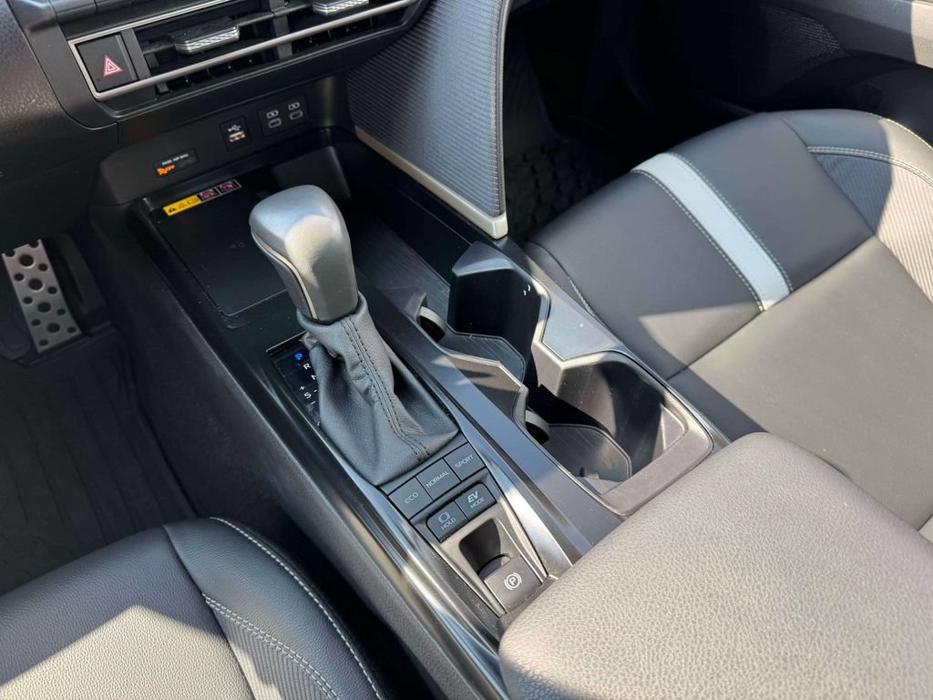 Used 2025 Toyota Camry SE AWD/4WD image 32