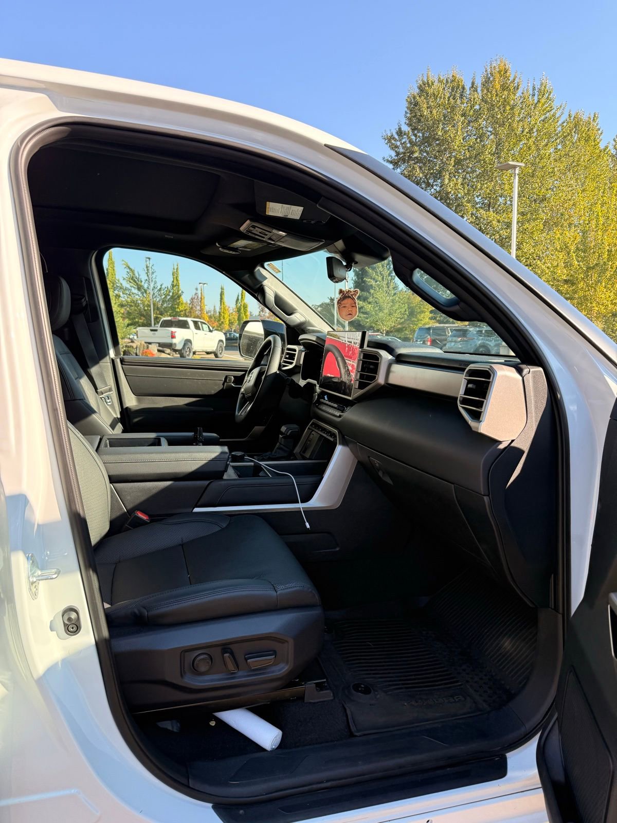 Used 2025 Toyota Tundra Limited image 9