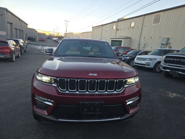 Used 2024 Jeep Grand Cherokee Limited w/ Luxury Tech Group II image 2