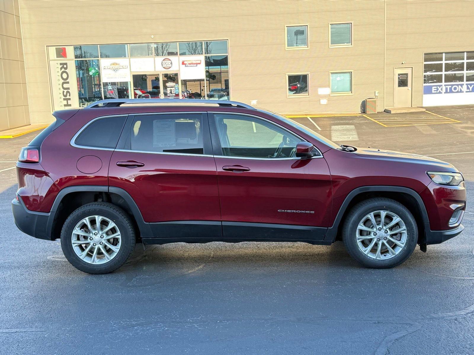 Used 2019 Jeep Cherokee Latitude w/ Popular Appearance Group image 2