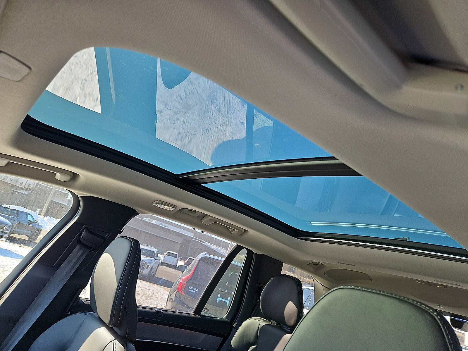 New 2026 Volvo XC90 T8 Ultra w/ Protection Package Premier image 12