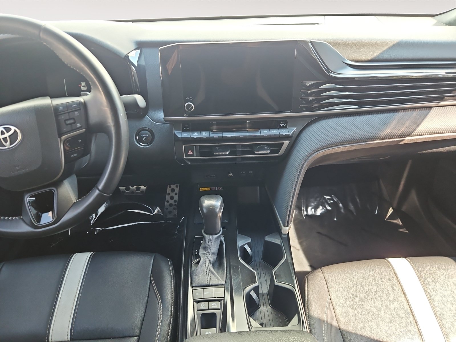 Used 2025 Toyota Camry SE FWD image 11