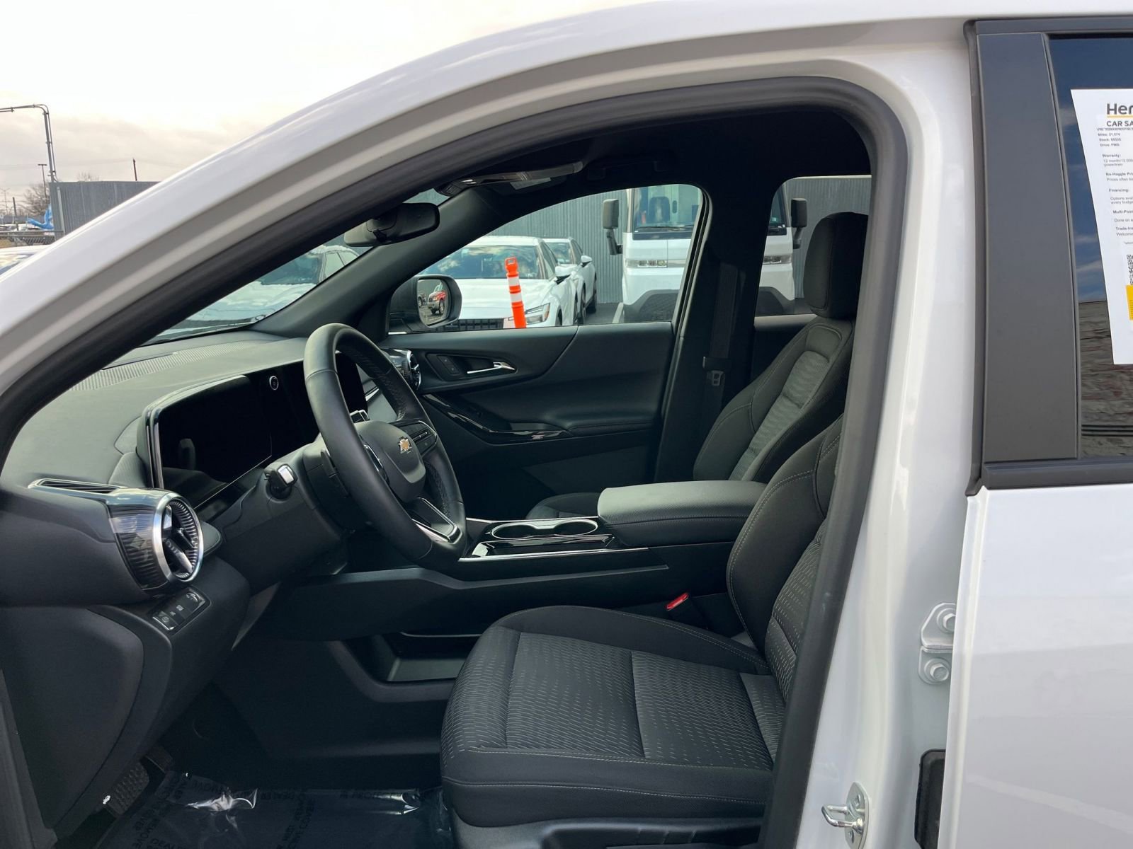 Used 2025 Chevrolet Equinox LT image 26