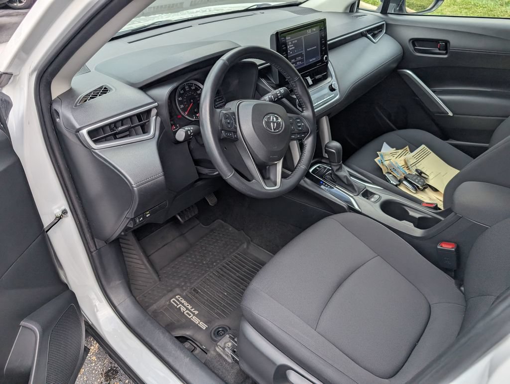 Used 2022 Toyota Corolla Cross LE AWD/4WD image 12