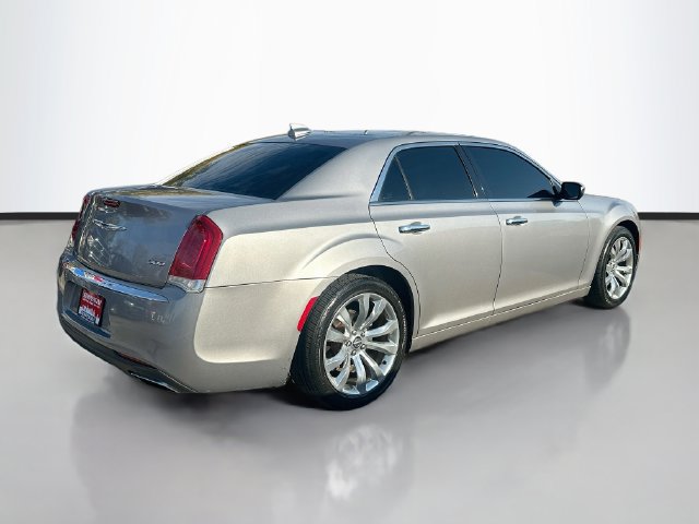 Used 2018 Chrysler 300 Limited RWD image 5