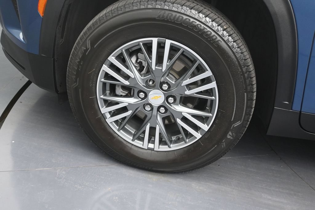 Used 2024 Chevrolet Traverse LS FWD image 9