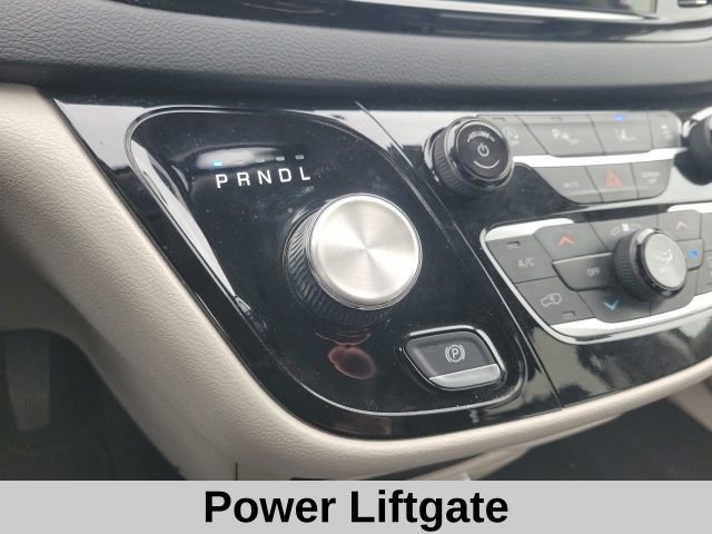 Used 2023 Chrysler Pacifica Touring-L image 7