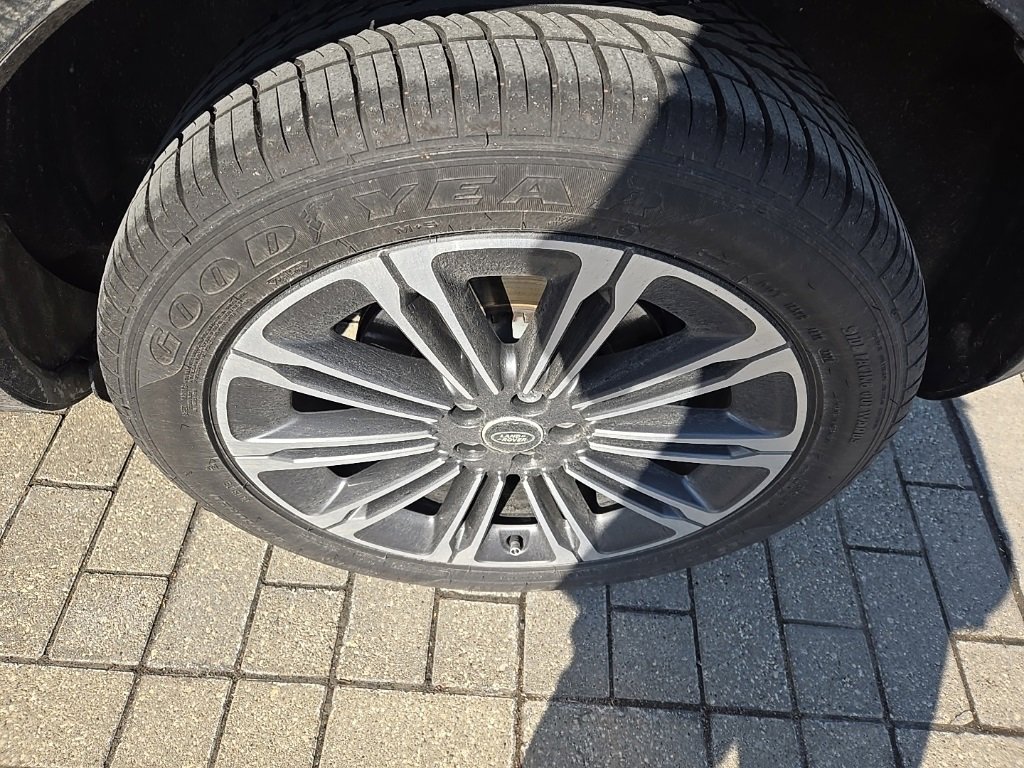 Used 2025 Land Rover Range Rover Evoque S image 8