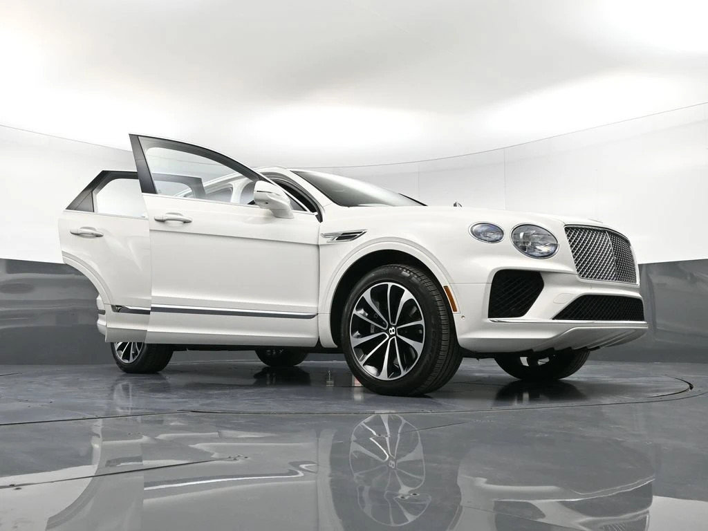 Certified 2023 Bentley Bentayga Plug-In Hybrid AWD/4WD image 39