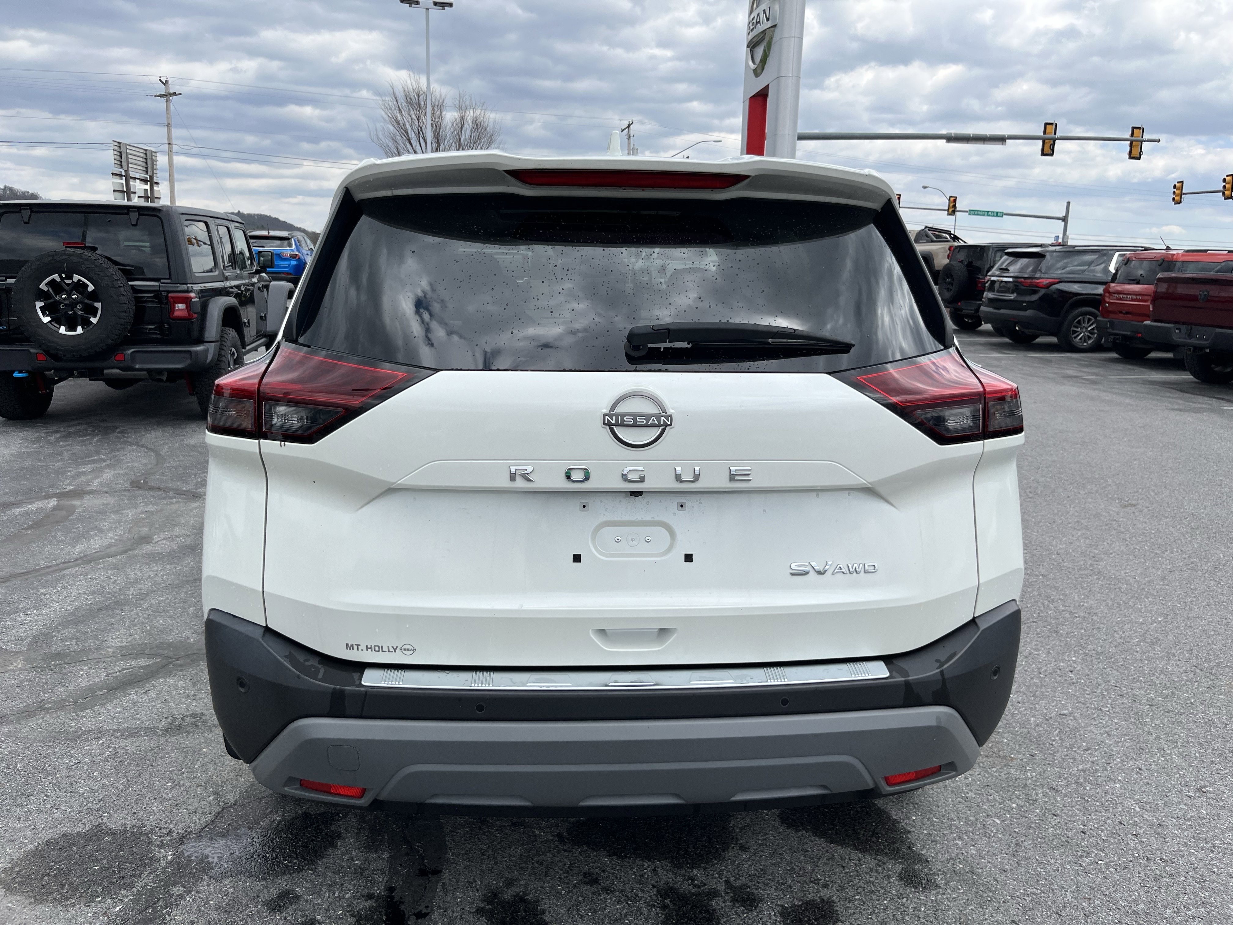 Used 2023 Nissan Rogue SV w/ SV Premium B Package AWD/4WD image 4
