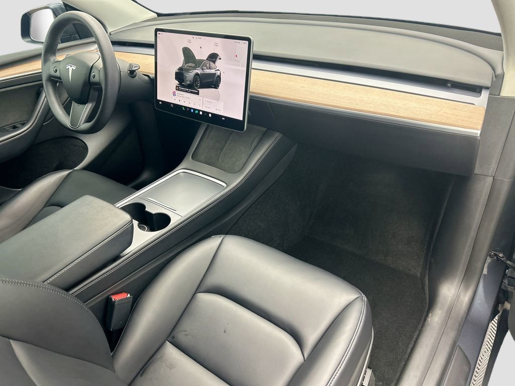 Used 2022 Tesla Model Y Long Range image 16