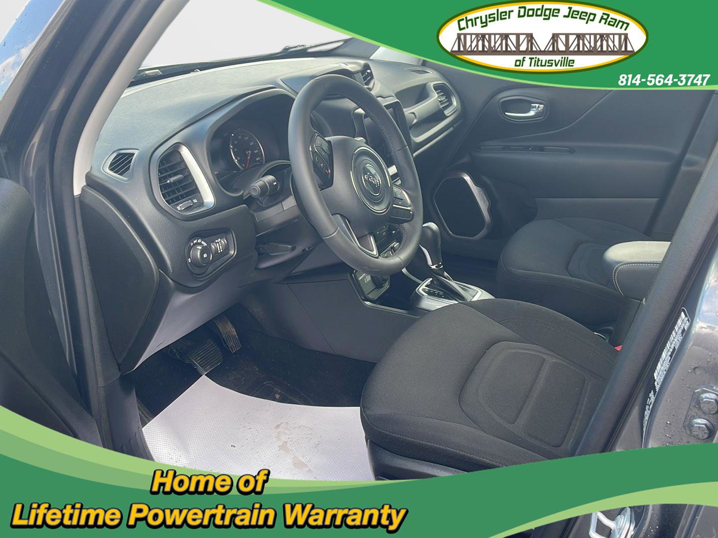 Used 2022 Jeep Renegade Latitude AWD/4WD image 2