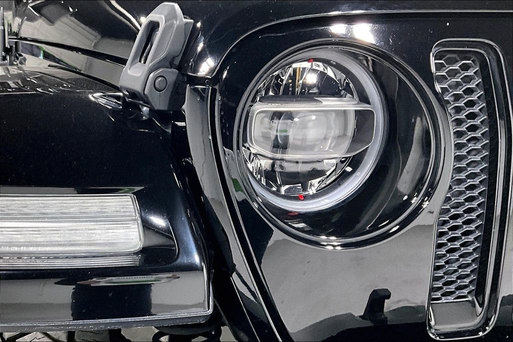 Used 2020 Jeep Wrangler Unlimited Sahara image 39