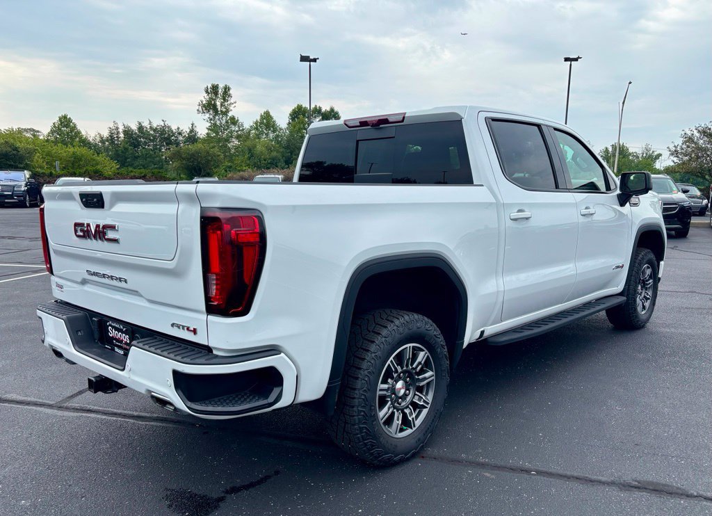 Used 2024 GMC Sierra 1500 AT4 w/ Technology Package AWD/4WD image 10