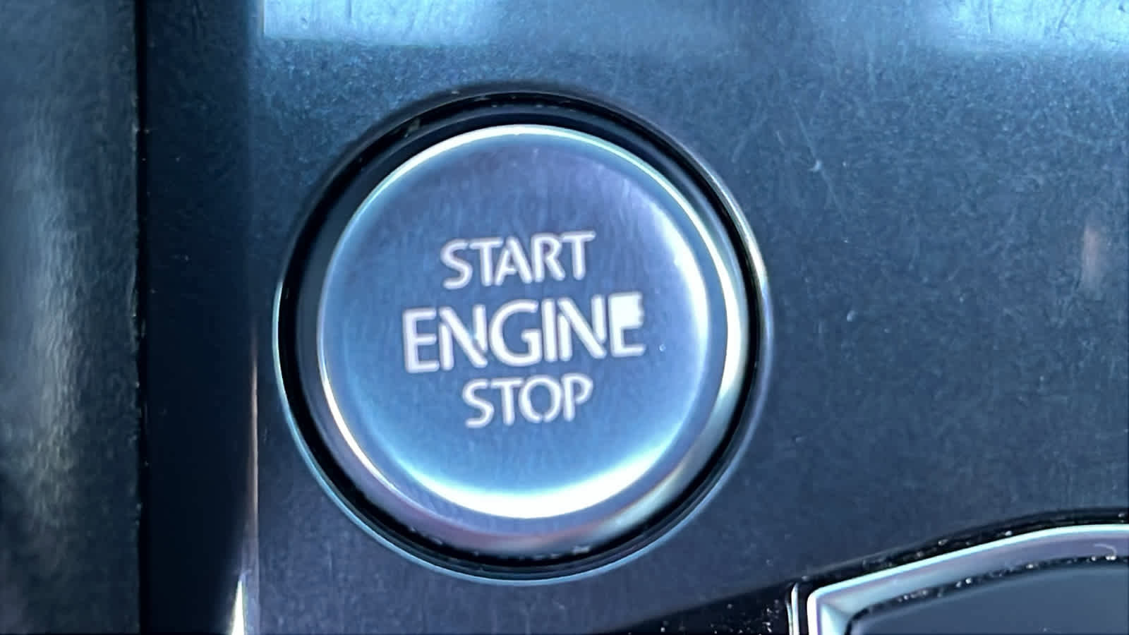 Used 2020 Volkswagen Tiguan SE R-Line image 17