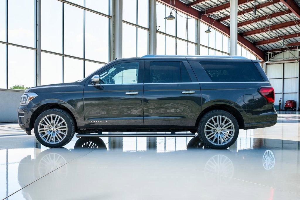 Used 2023 Ford Expedition Max Platinum AWD/4WD image 2