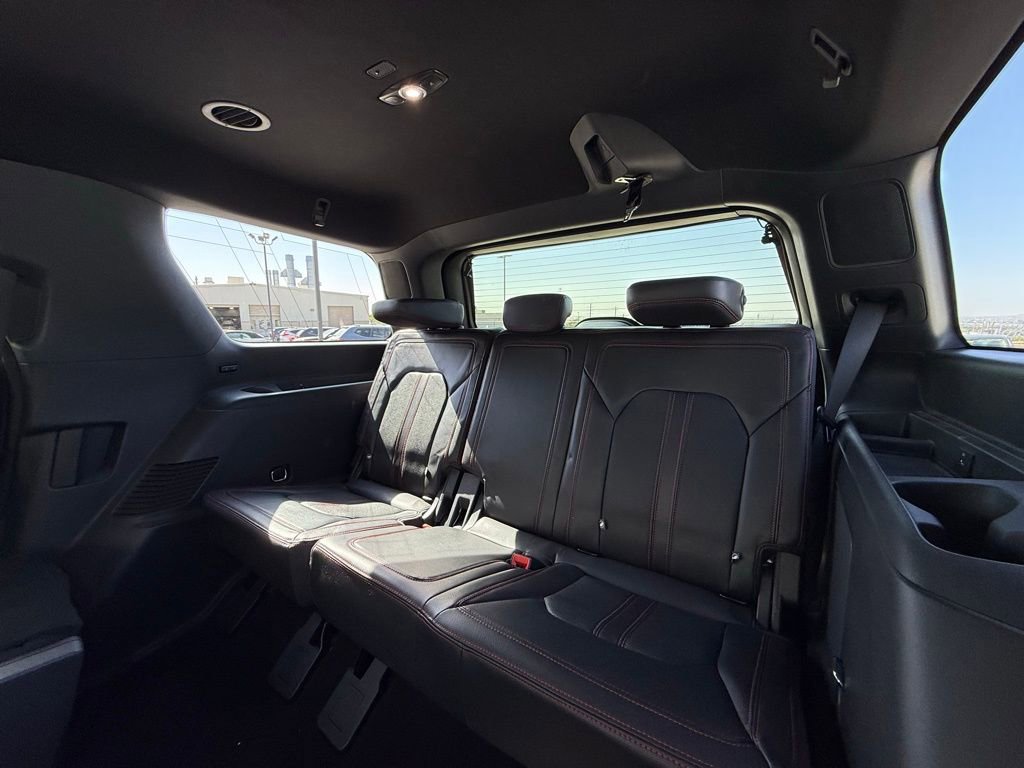 Used 2023 Ford Expedition Limited image 8