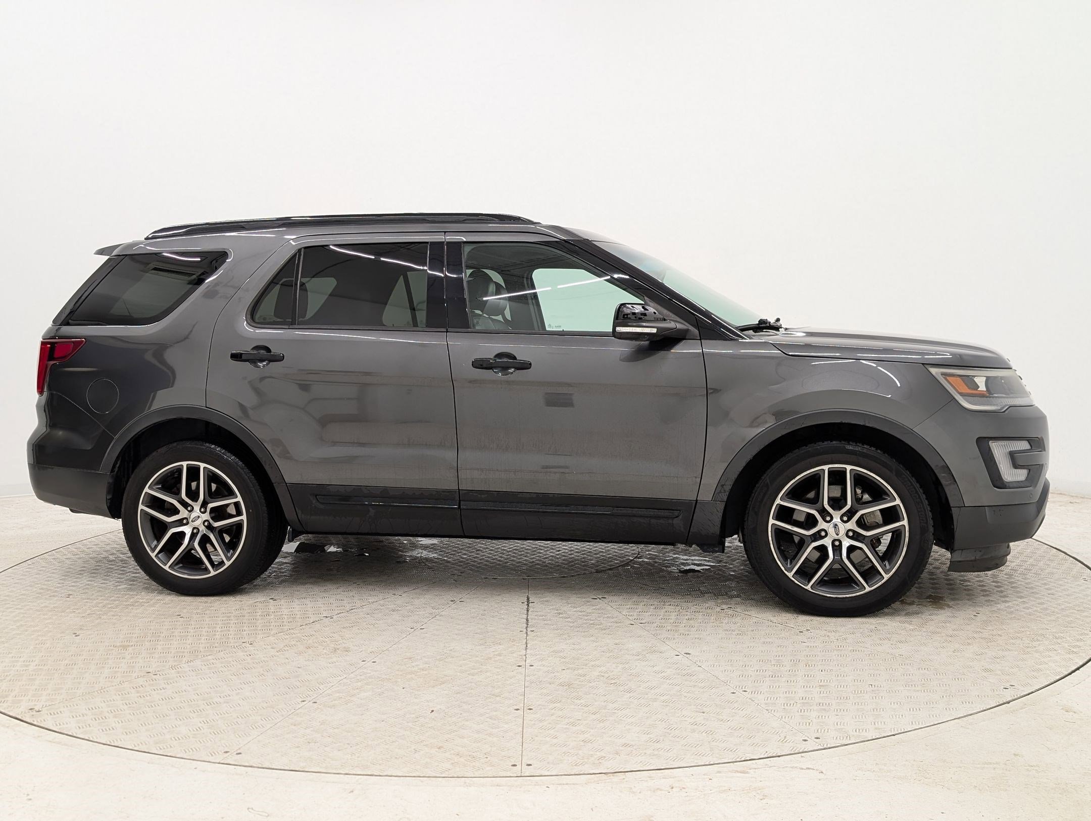Used 2016 Ford Explorer Sport w/ Equipment Group 401A image 8