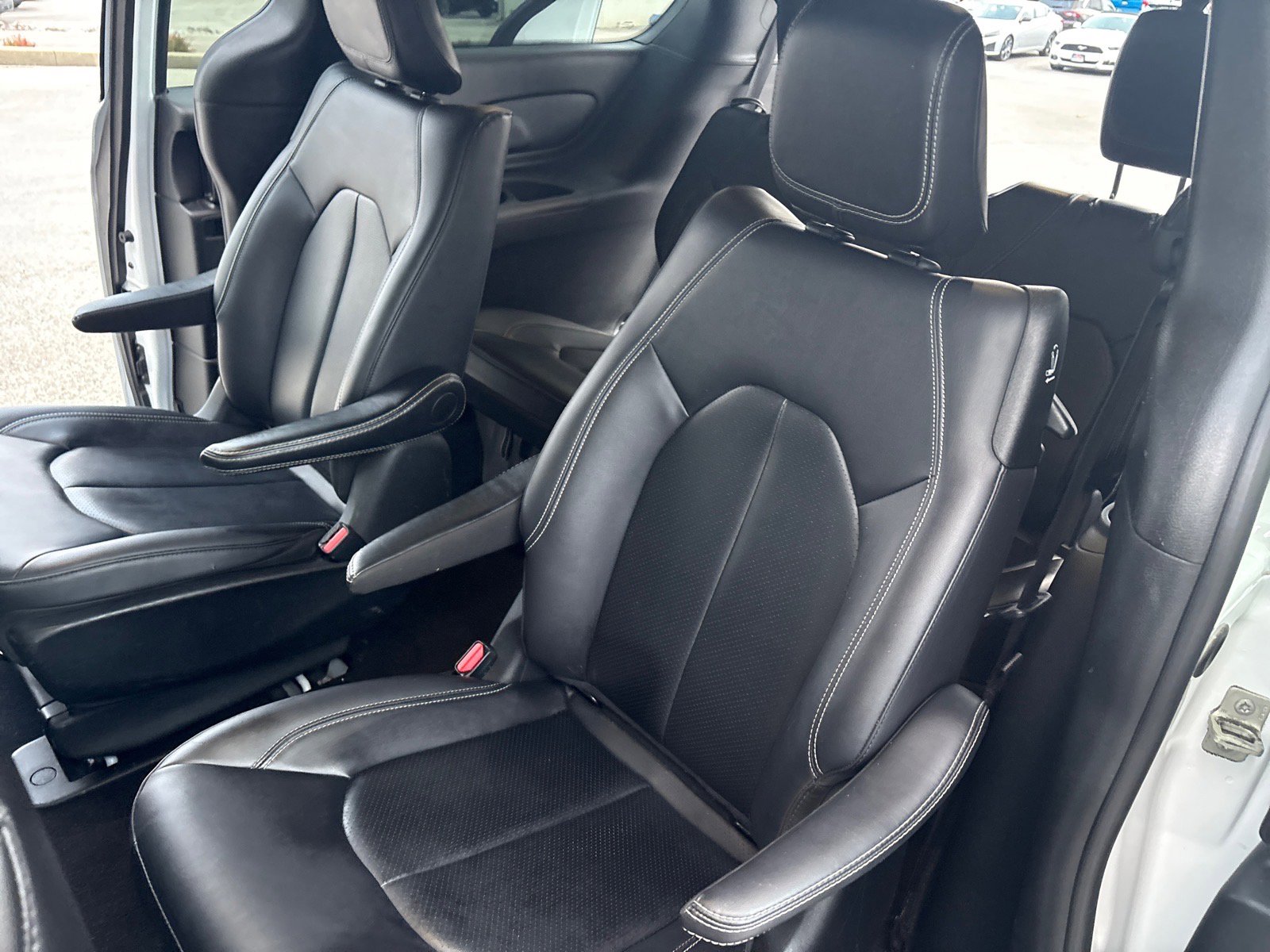 Used 2024 Chrysler Pacifica Select FWD image 25