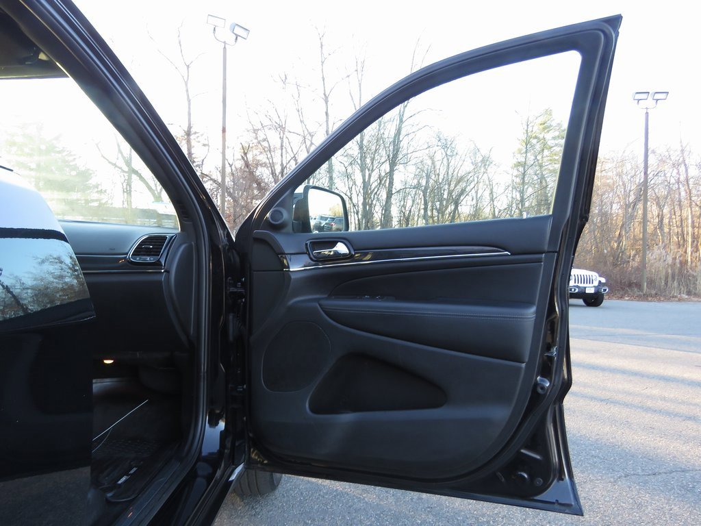 Used 2019 Jeep Grand Cherokee Overland image 12