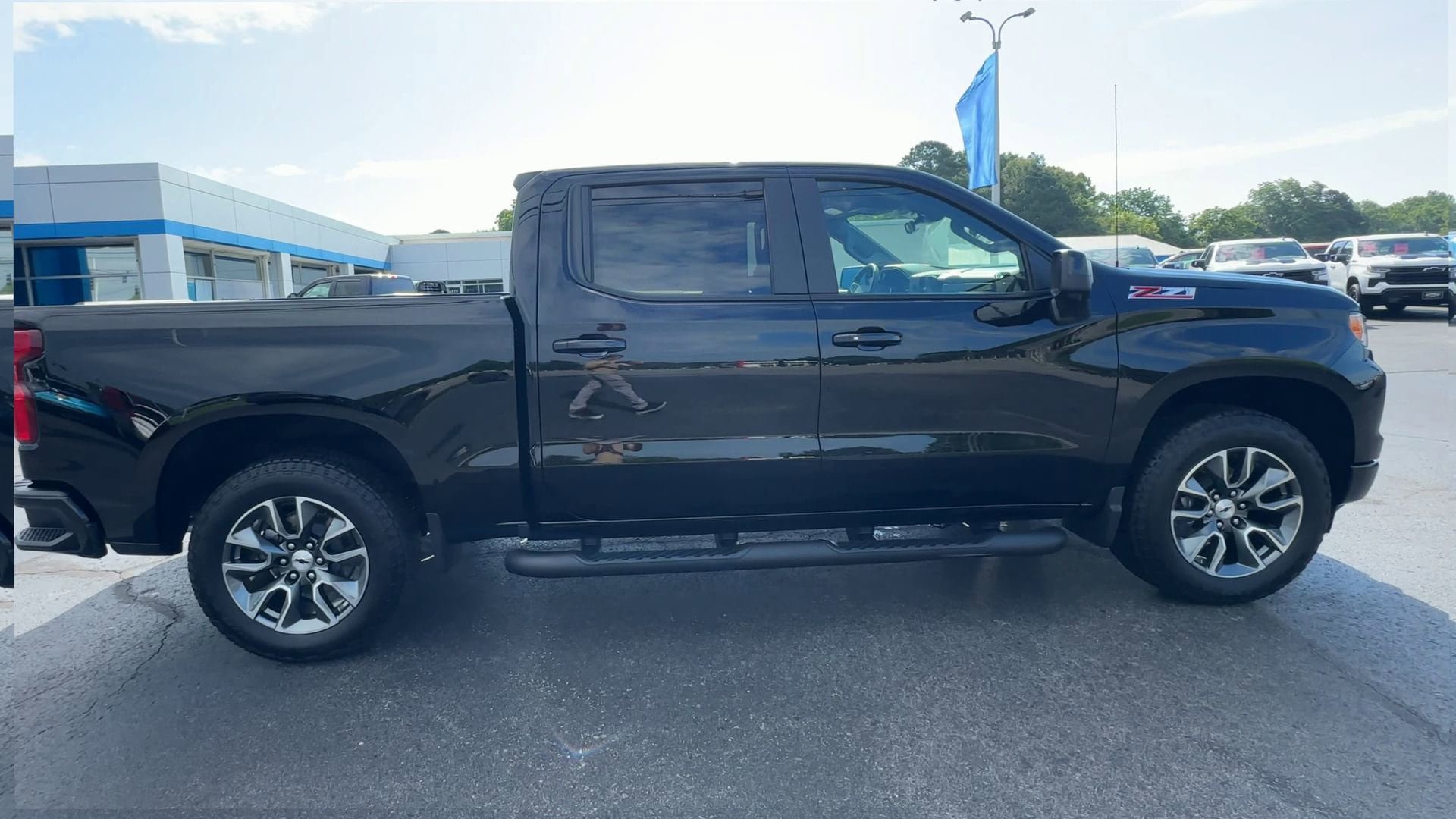 Used 2025 Chevrolet Silverado 1500 RST w/ Z71 Off-Road Package AWD/4WD image 9