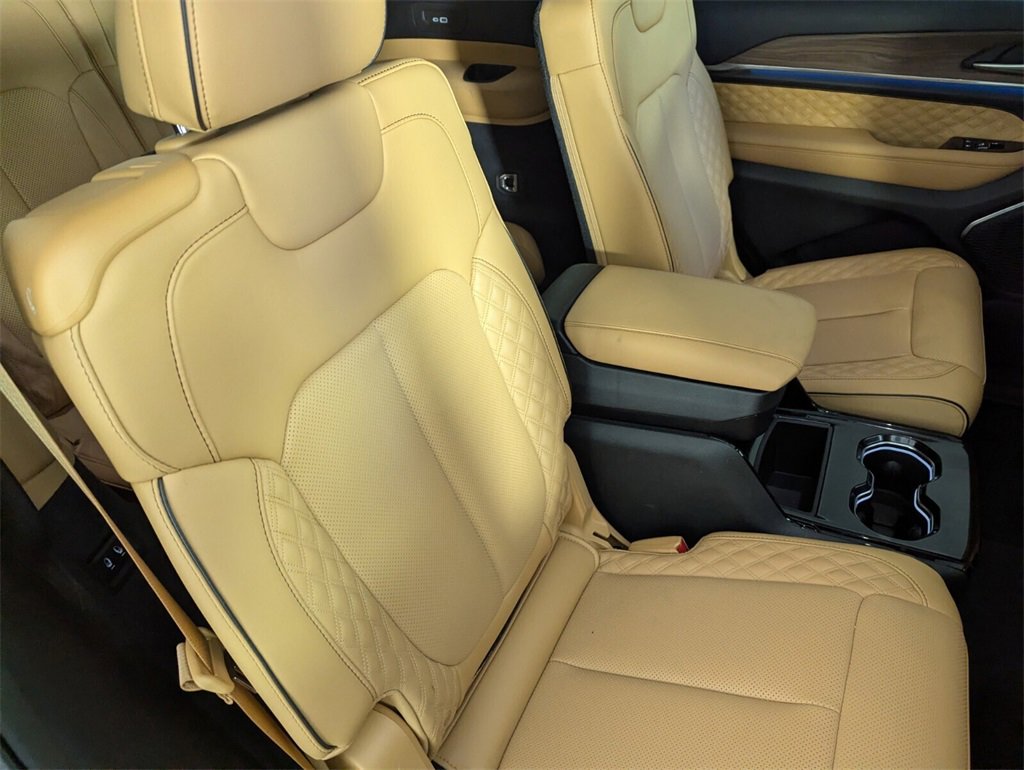 Certified 2024 Jeep Grand Cherokee L Summit w/ High Altitude Package image 36