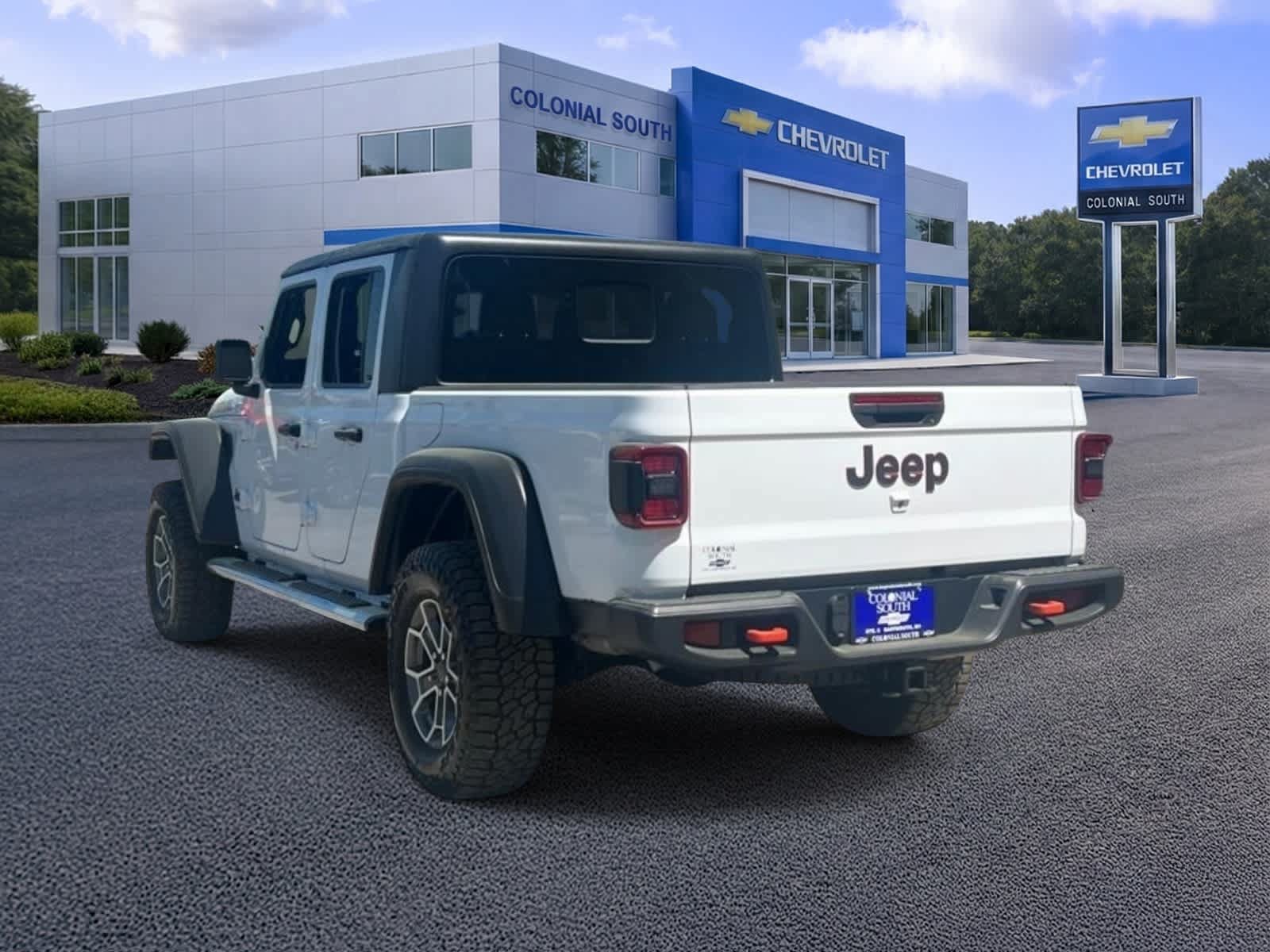 Used 2024 Jeep Gladiator Mojave w/ Convenience Group AWD/4WD image 4