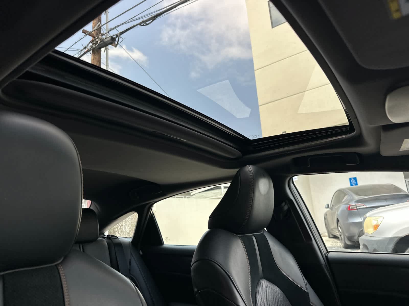 Used 2019 Toyota Avalon XSE w/ All Weather Liner Package FWD image 16