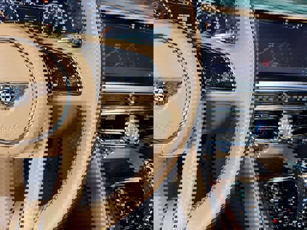 Used 2022 Bentley Flying Spur Plug-In Hybrid image 22