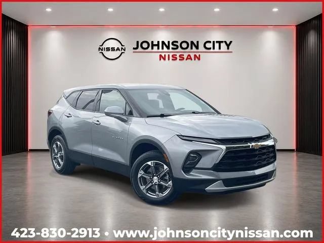 Used 2025 Chevrolet Blazer LT FWD image 1