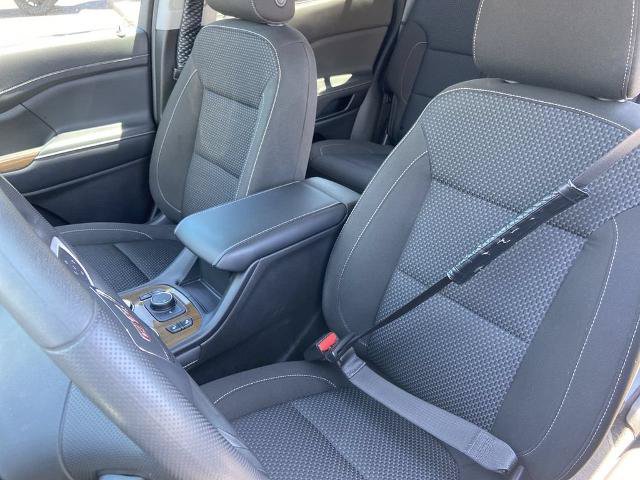 Used 2023 GMC Acadia SLE w/ Driver Convenience Package FWD image 14