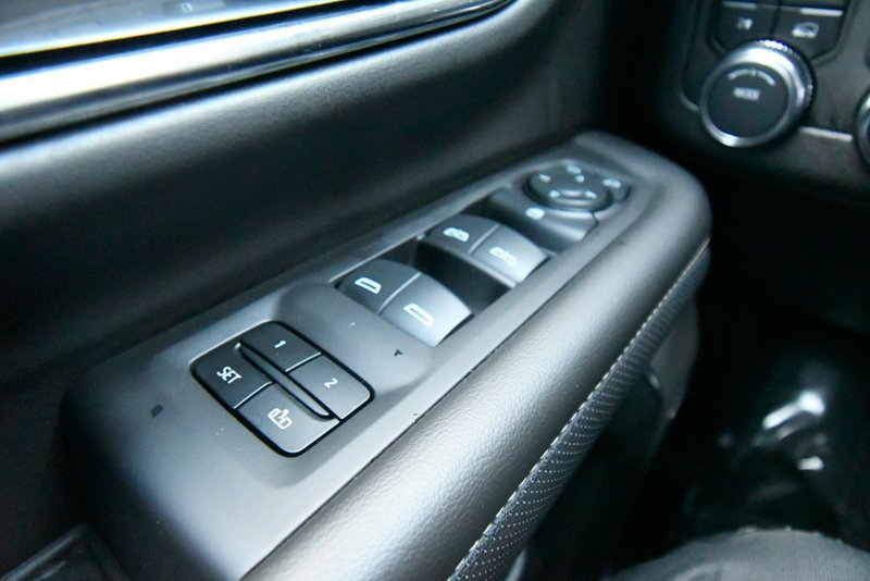 Used 2024 GMC Yukon SLT AWD/4WD image 19