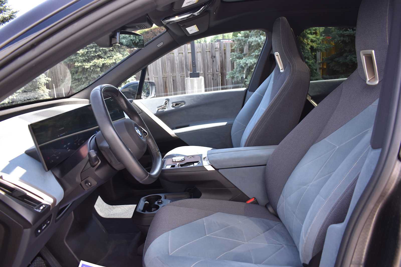 Used 2024 BMW iX xDrive50 w/ Sport Package AWD/4WD image 15