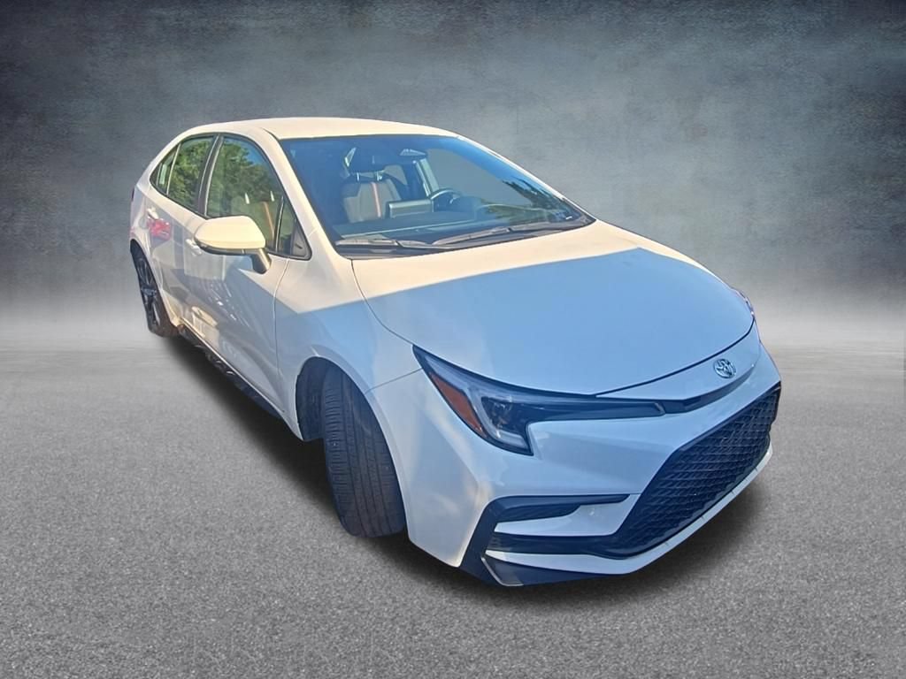 Used 2025 Toyota Corolla SE FWD image 2
